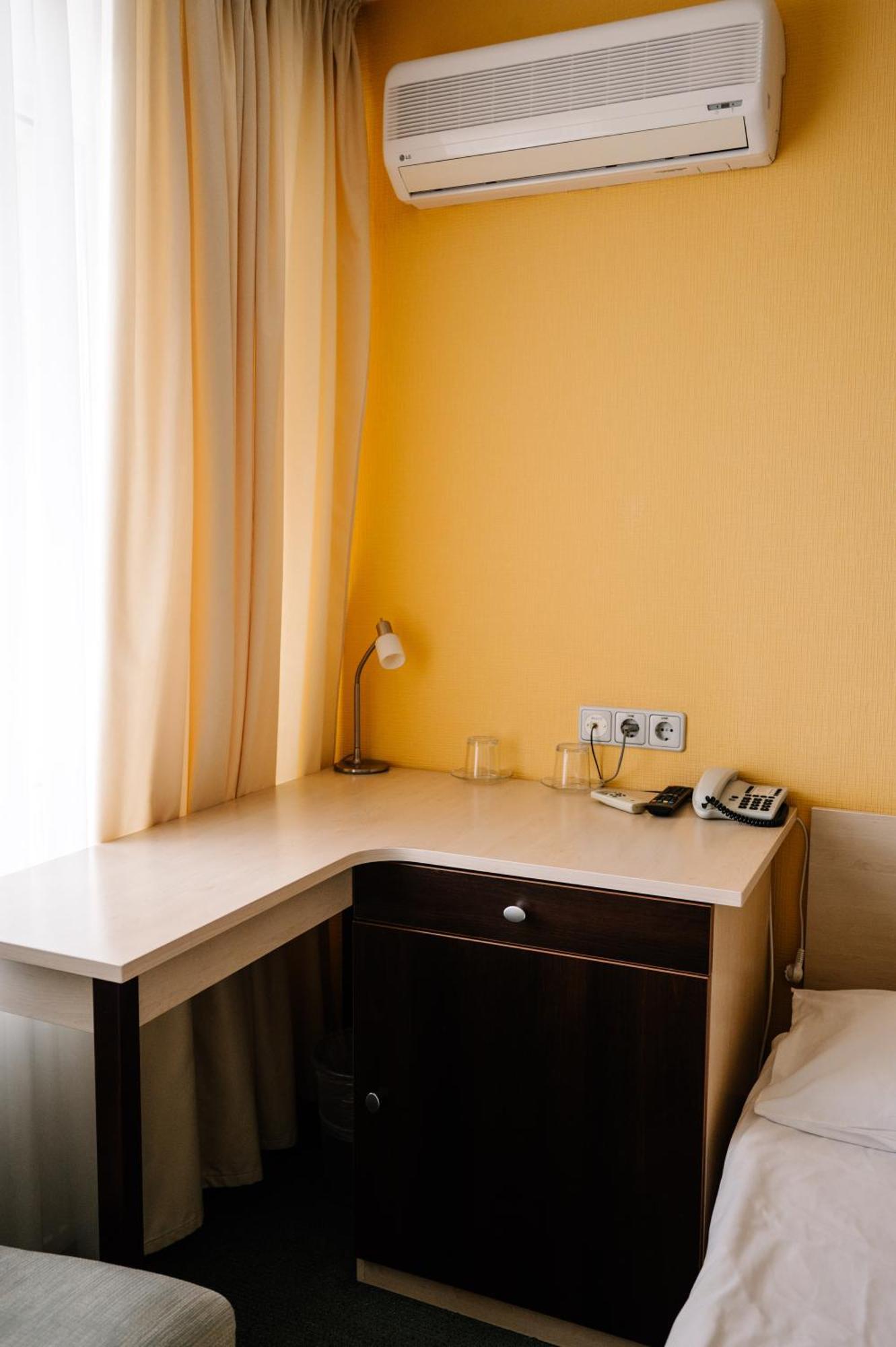 7 Days Hotel Kamyanets-Podilskyi Luaran gambar