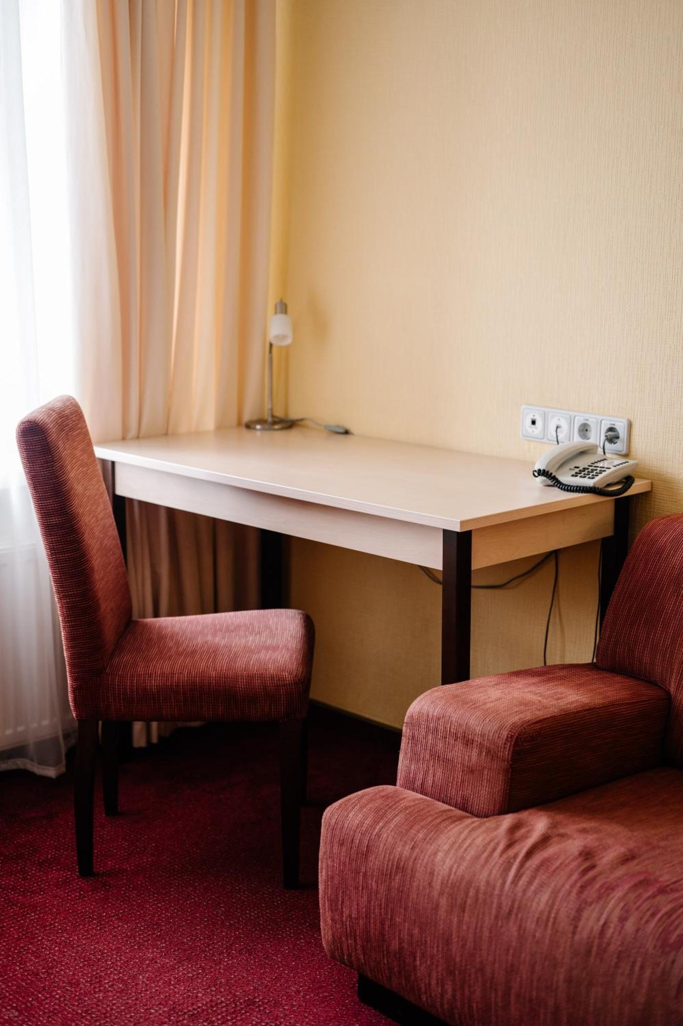 7 Days Hotel Kamyanets-Podilskyi Luaran gambar