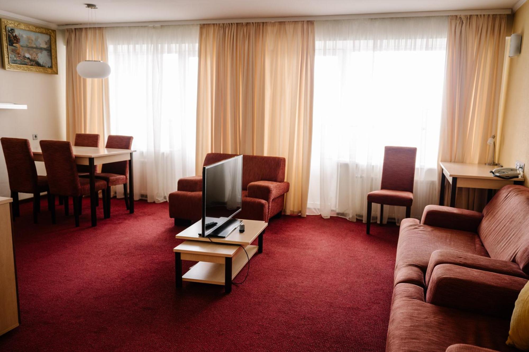 7 Days Hotel Kamyanets-Podilskyi Luaran gambar