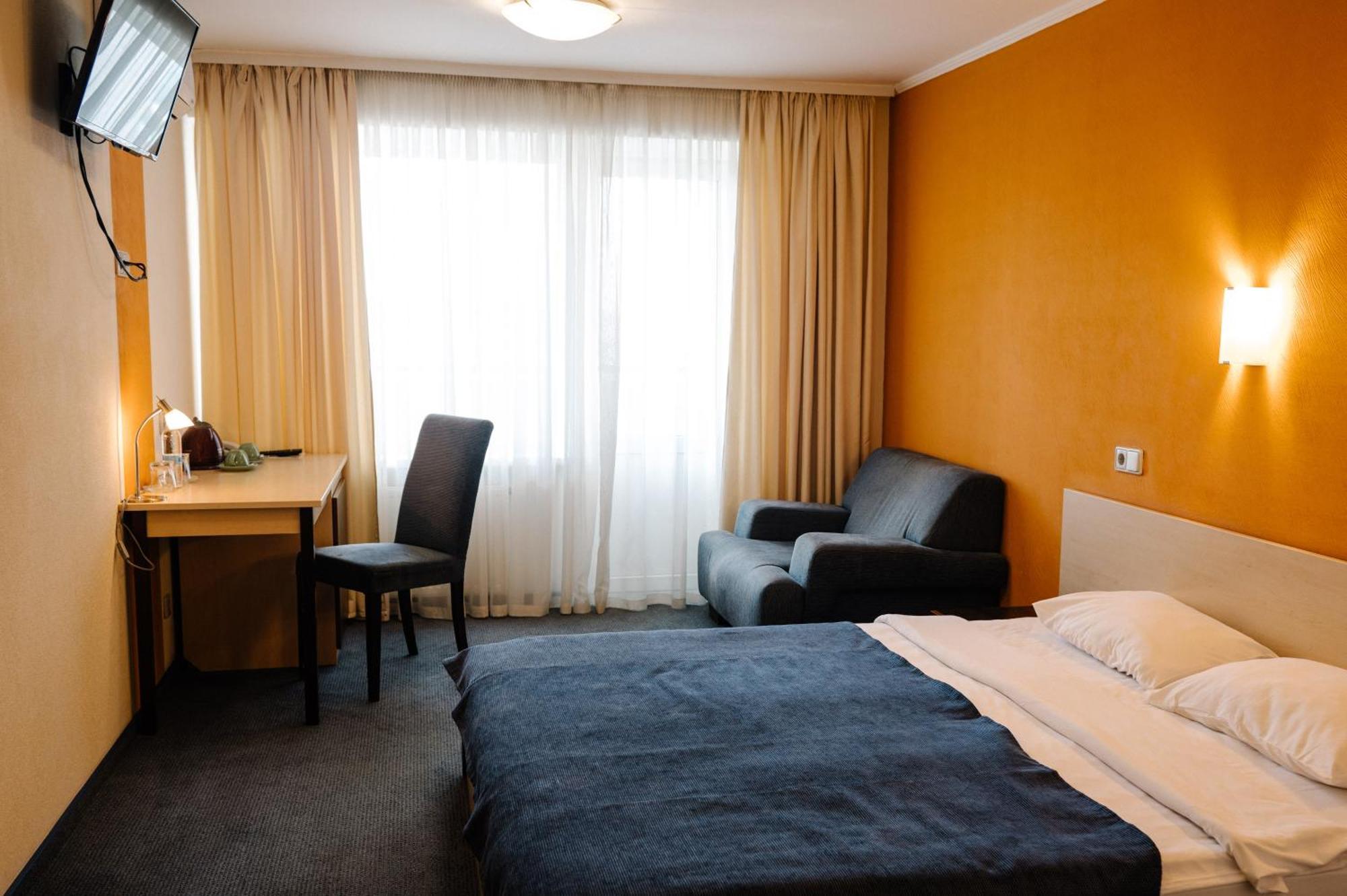 7 Days Hotel Kamyanets-Podilskyi Luaran gambar
