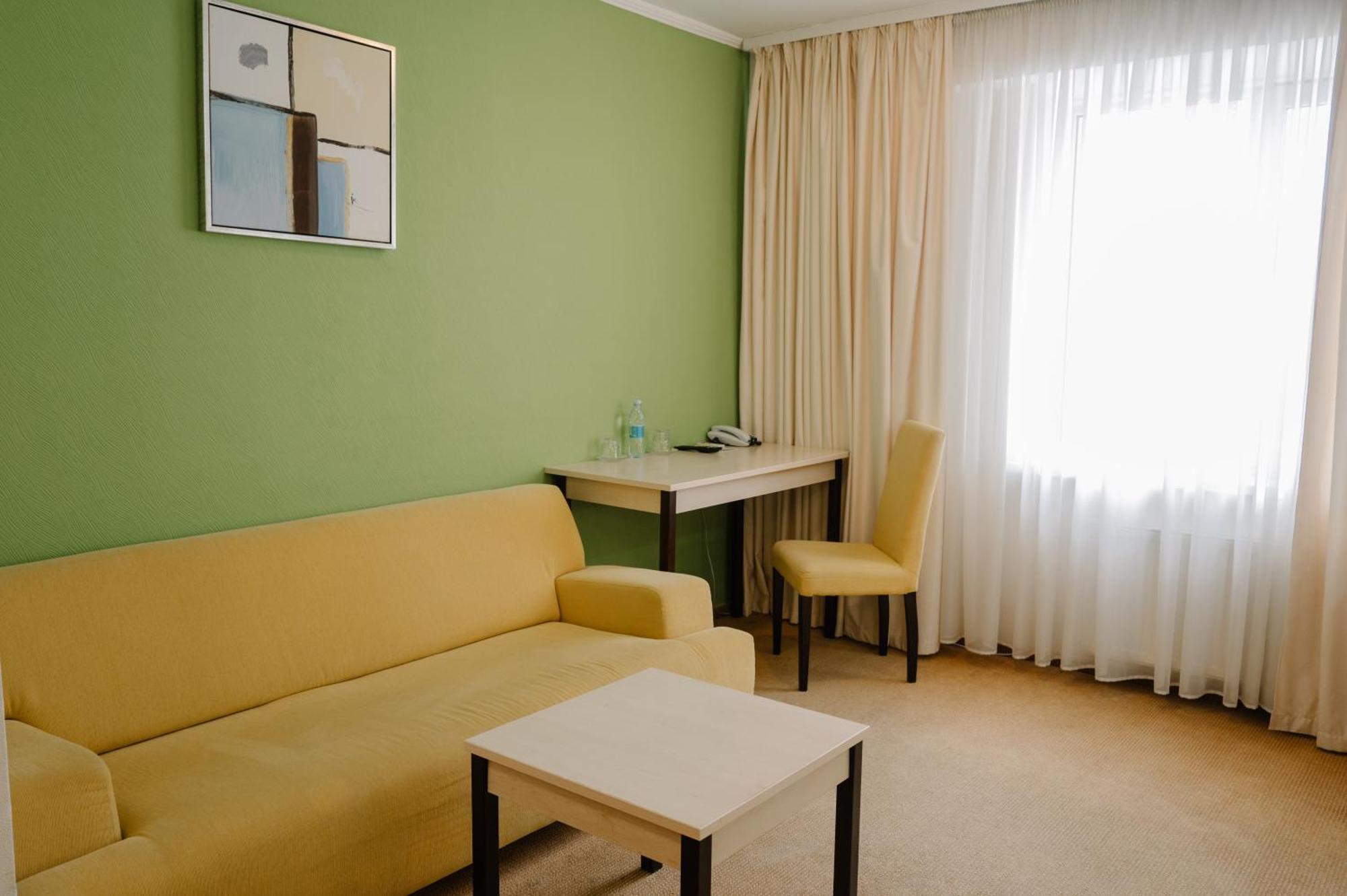 7 Days Hotel Kamyanets-Podilskyi Luaran gambar