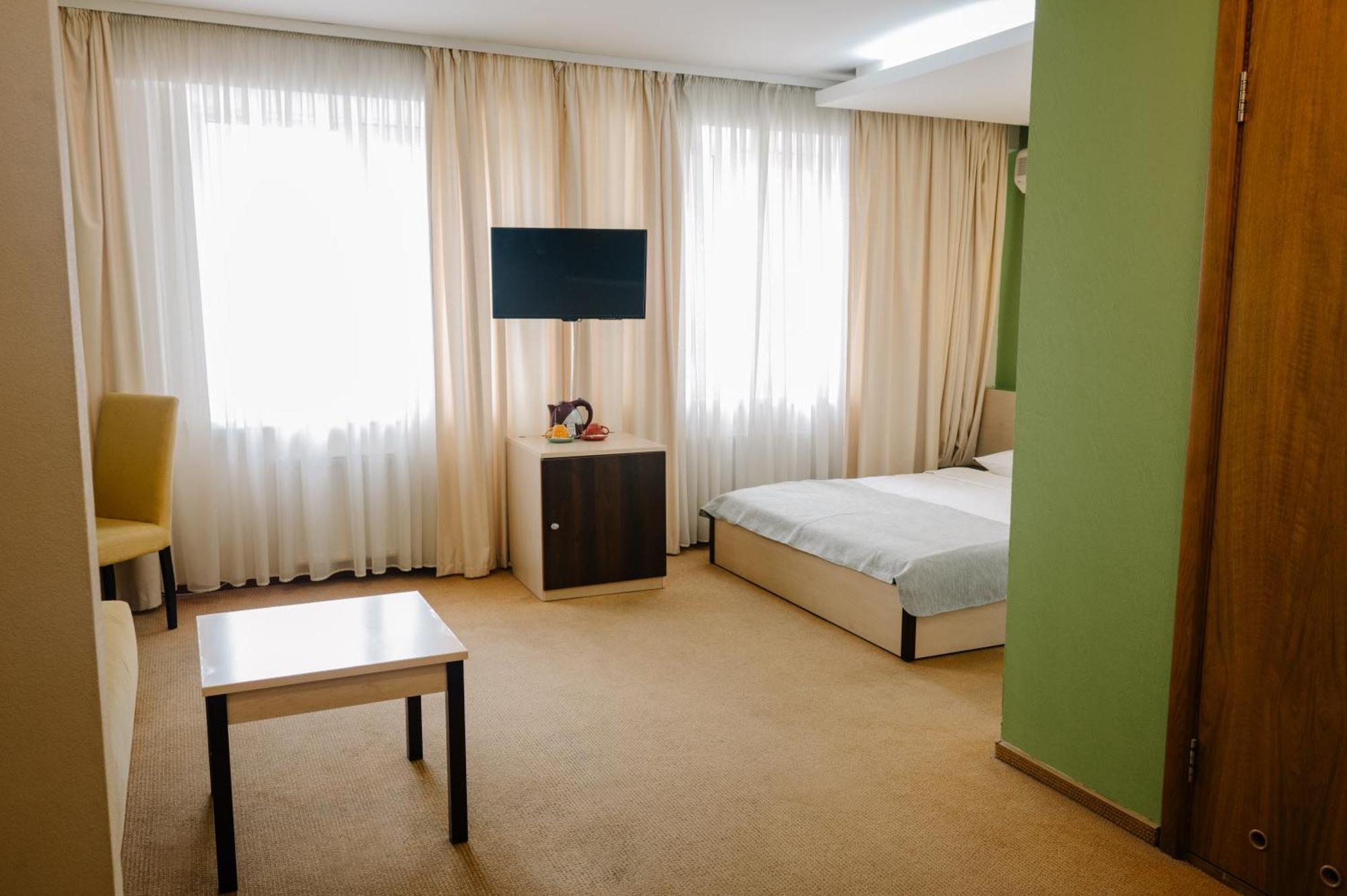 7 Days Hotel Kamyanets-Podilskyi Luaran gambar