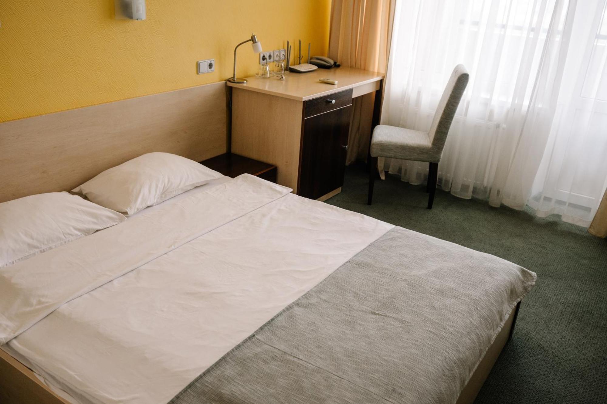 7 Days Hotel Kamyanets-Podilskyi Luaran gambar