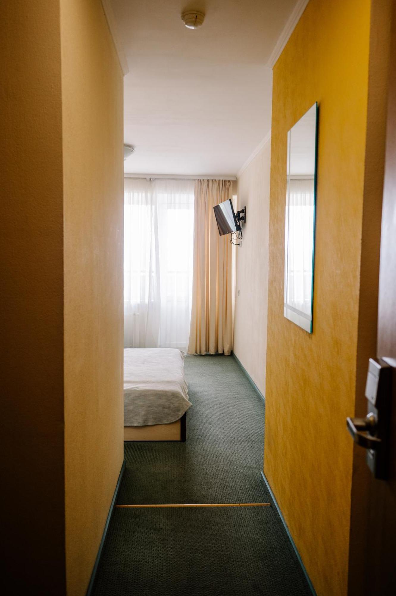 7 Days Hotel Kamyanets-Podilskyi Luaran gambar