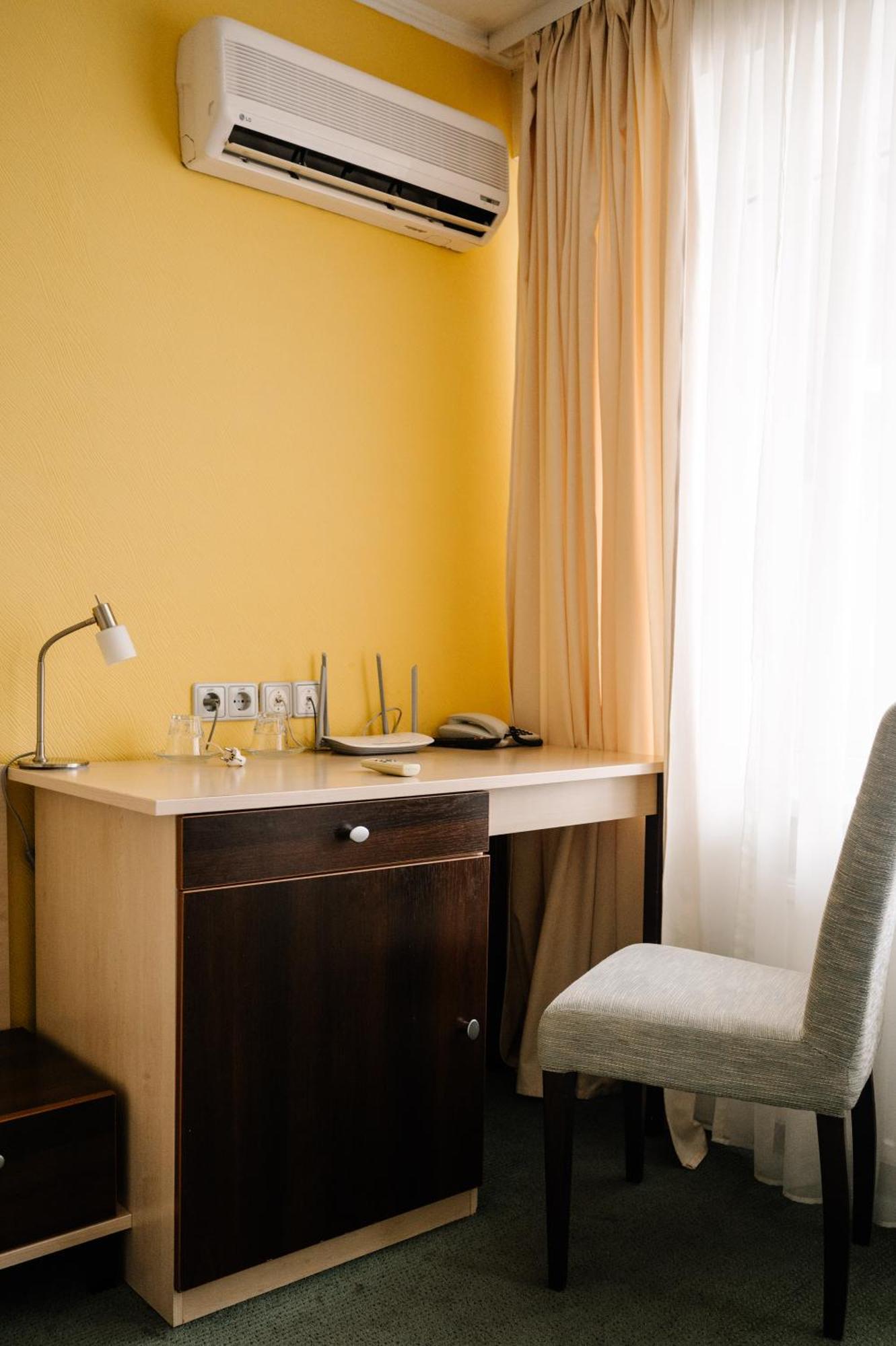 7 Days Hotel Kamyanets-Podilskyi Luaran gambar