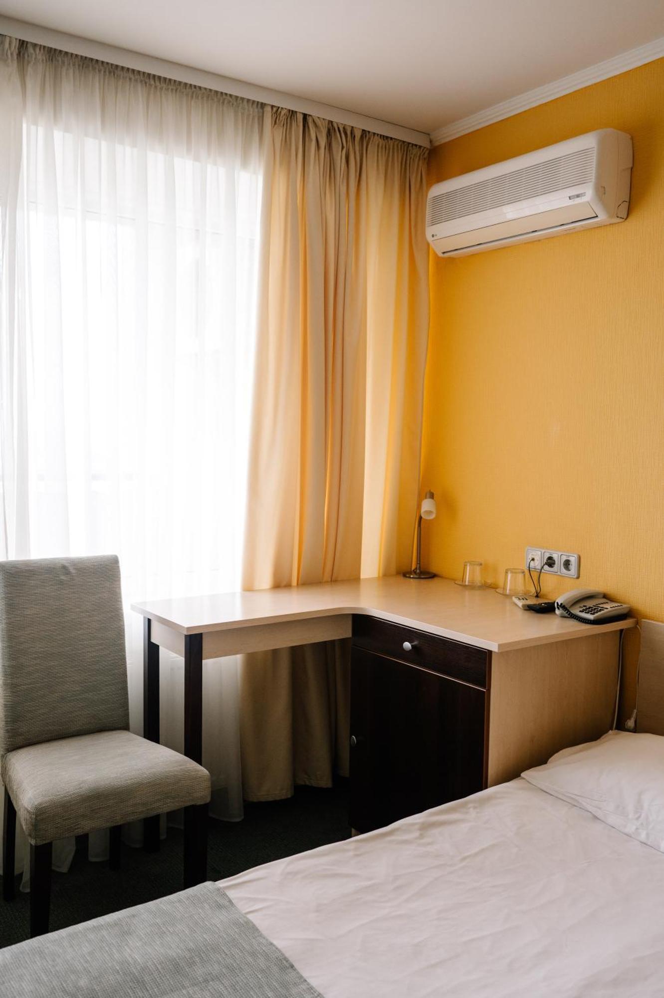 7 Days Hotel Kamyanets-Podilskyi Luaran gambar