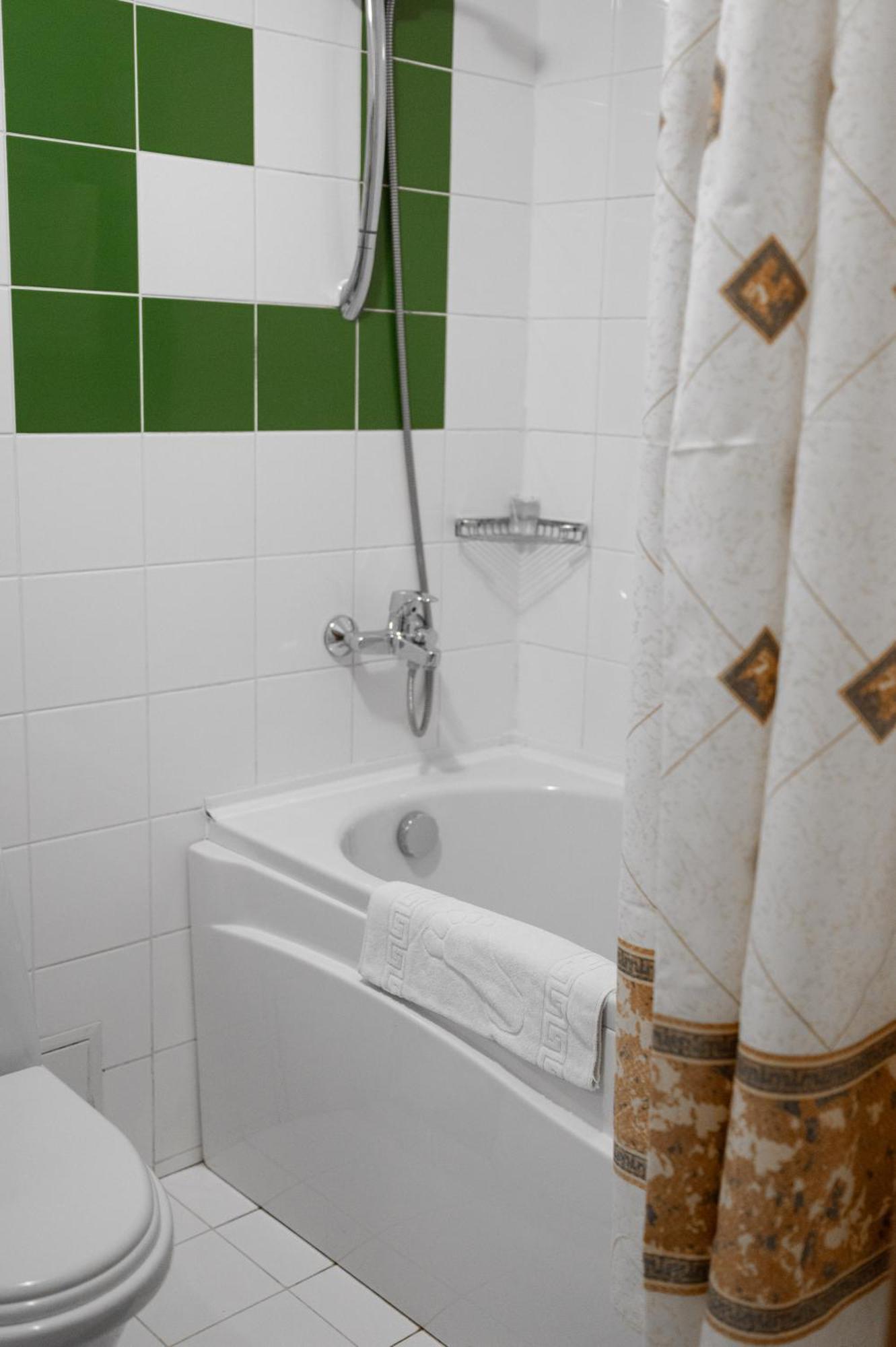 7 Days Hotel Kamyanets-Podilskyi Luaran gambar