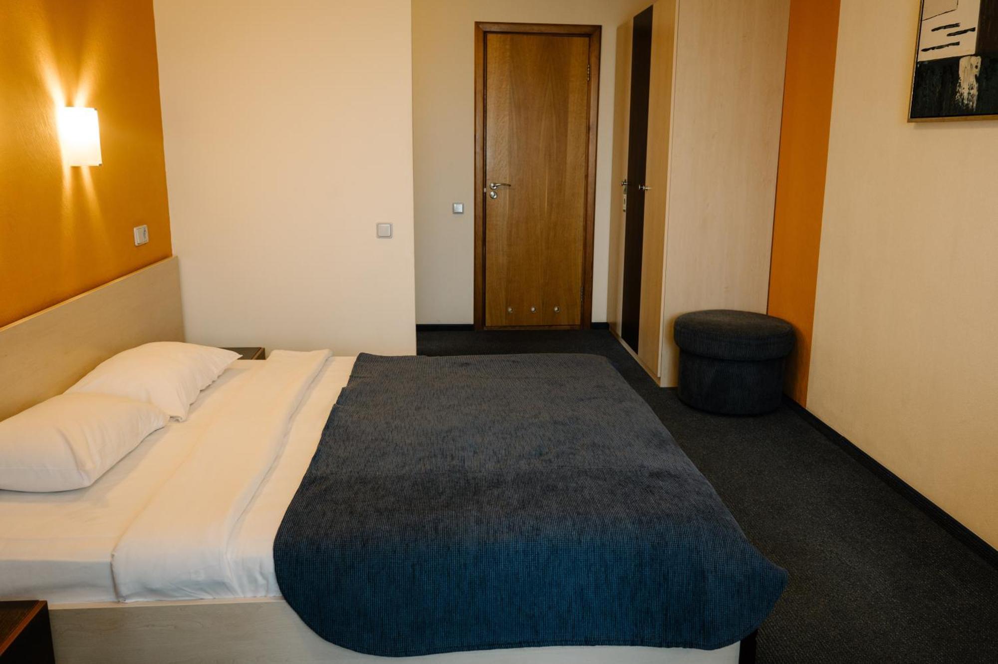 7 Days Hotel Kamyanets-Podilskyi Luaran gambar